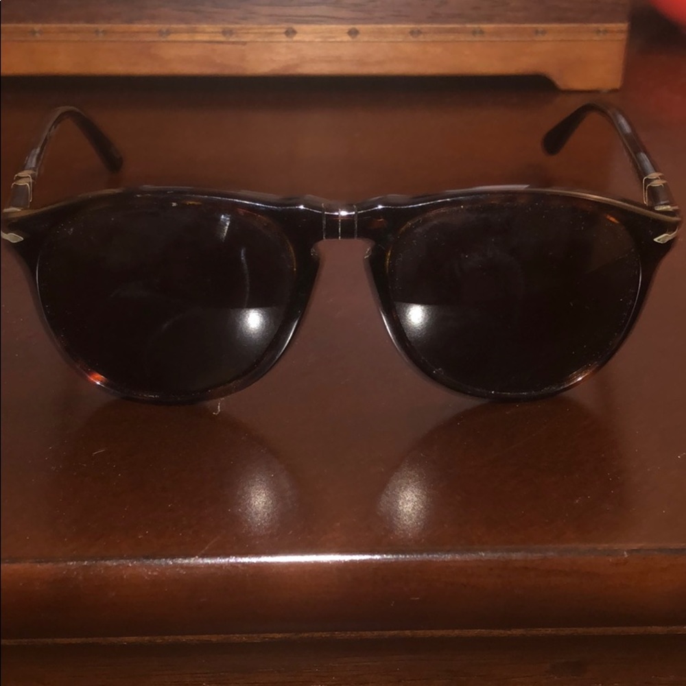 Person tortoise 649 polarized